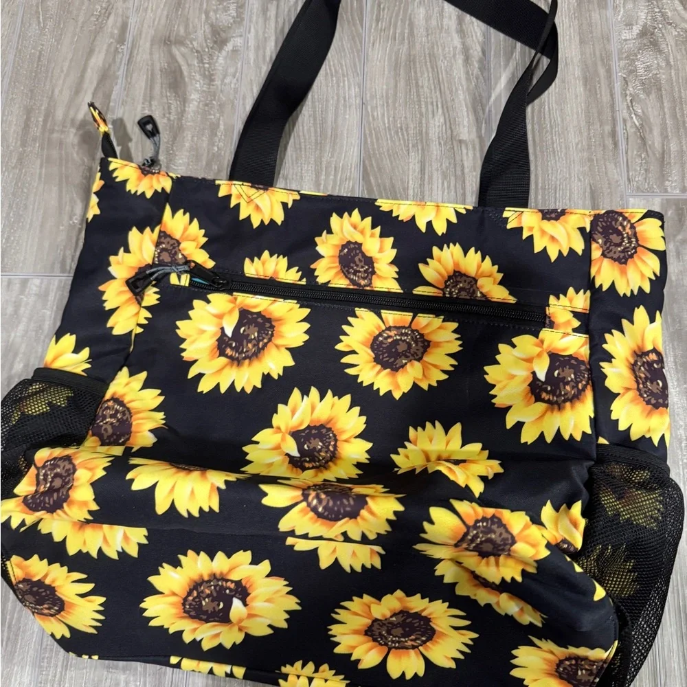 Black sunflower tote w tons of pockets - Picture 6 of 8